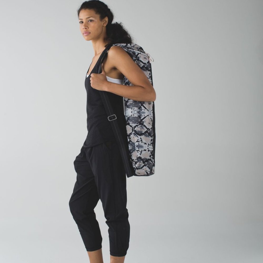 Lululemon Drishti yoga bag Ziggy snake print